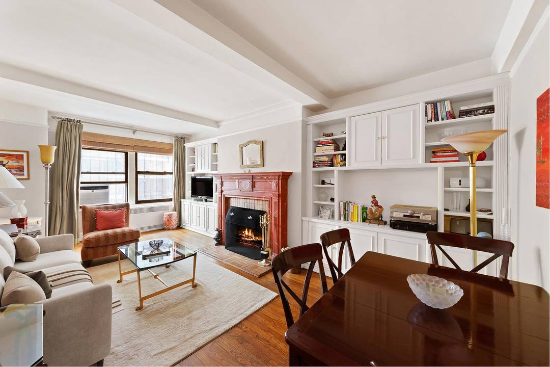 Grand Prewar One Bedroom with Wood Burning Fireplace, and Windowed Eat In Kitchen in Prime Upper East Side This oversized, elegant one bedroom, one bathroom home offers the best of ...
