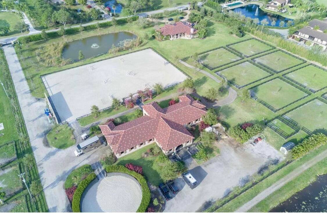 Amazing opportunity to be on the canal side of Sunnyland, TRUE hacking distance to WEF.