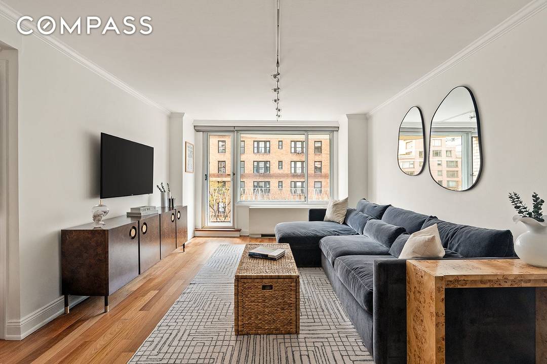 Residence 4EF at The Frost House is a fully renovated two bedroom, two bathroom home with a private balcony and in unit washer dryer, ideally located in the heart of ...