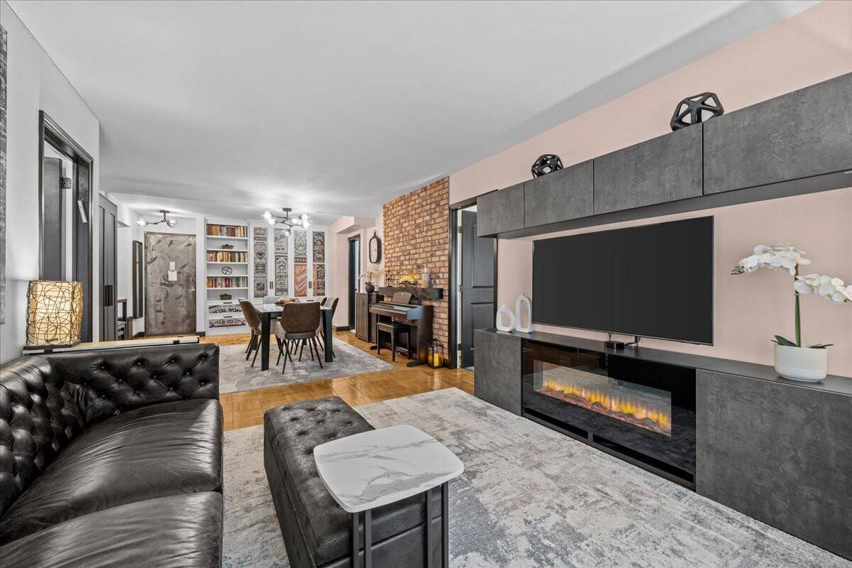 This thoughtfully designed two bedroom, two bathroom home offers a flexible layout, warm details and an unbeatable Midtown East location.