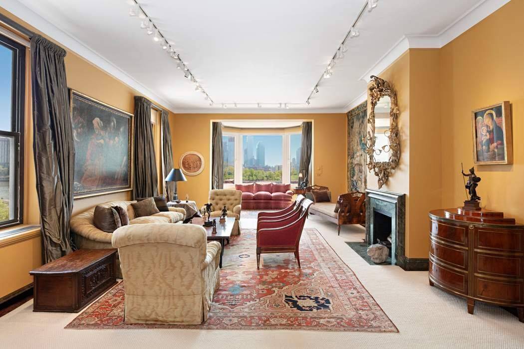 Located in the prestigious and picturesque River House, this magnificent twelve room duplex boasts shimmering East River views, remarkable scale, and pleasingly elegant proportions.