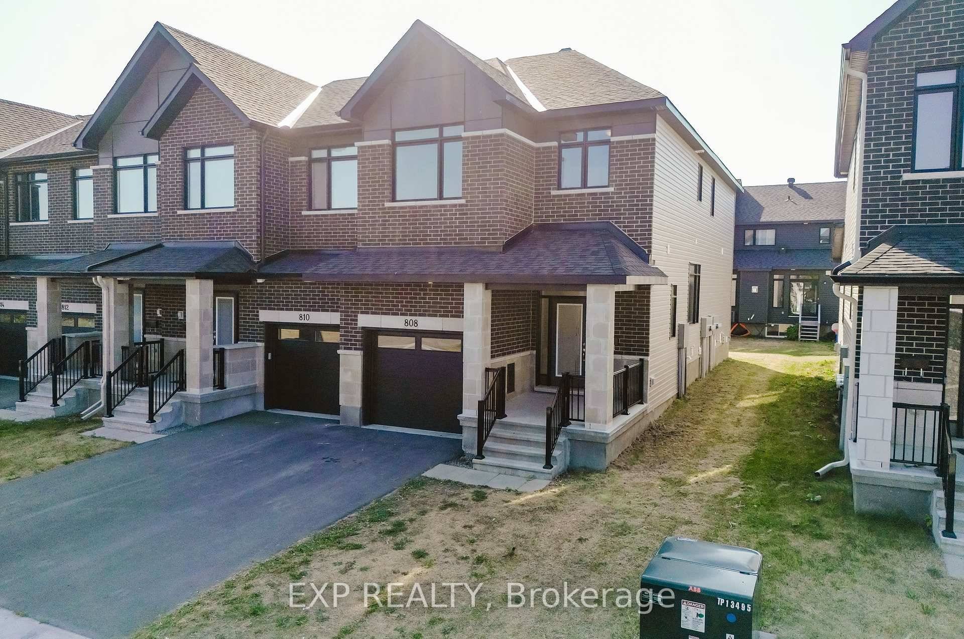 Welcome to 808 Mochi Circle, a beautifully designed and move in ready townhome located in the heart of Barrhaven.