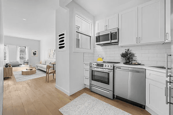 Come home to this iconic 5th Avenue location, where home and neighborhood connect seamlessly.