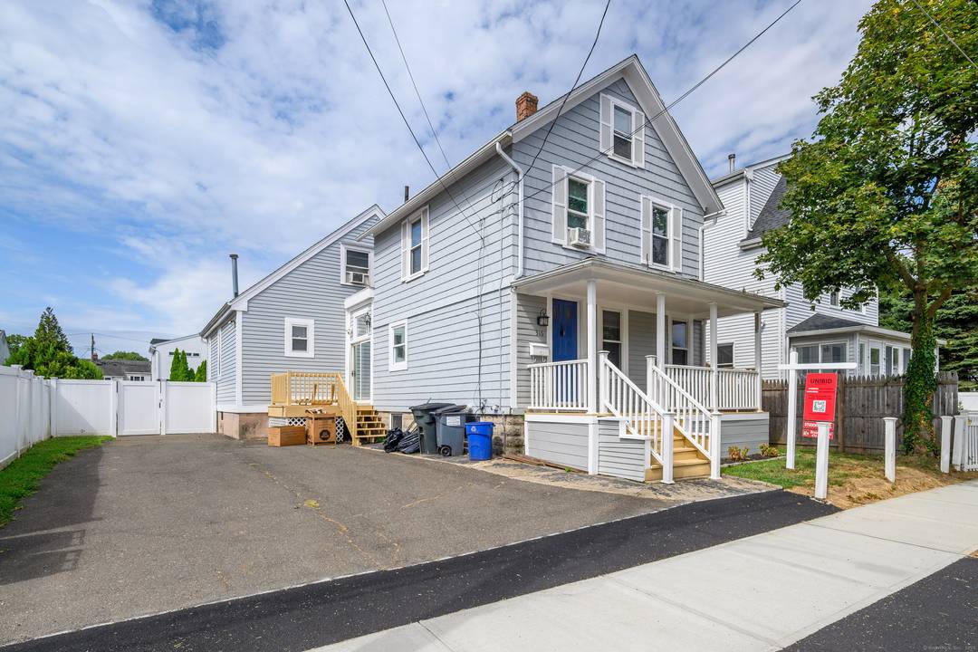 ACADEMIC YEAR 27 28 29 29 Close to campus, town, train, restaurants, shopping, and just minutes from the beach, this spacious home offers multiple bedrooms spread throughout the house, providing ...