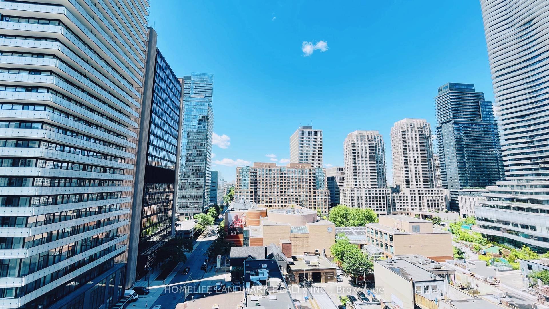 Stunning mint condition 560sq ft Southwest facing unit, 1 bedroom media den for home office !
