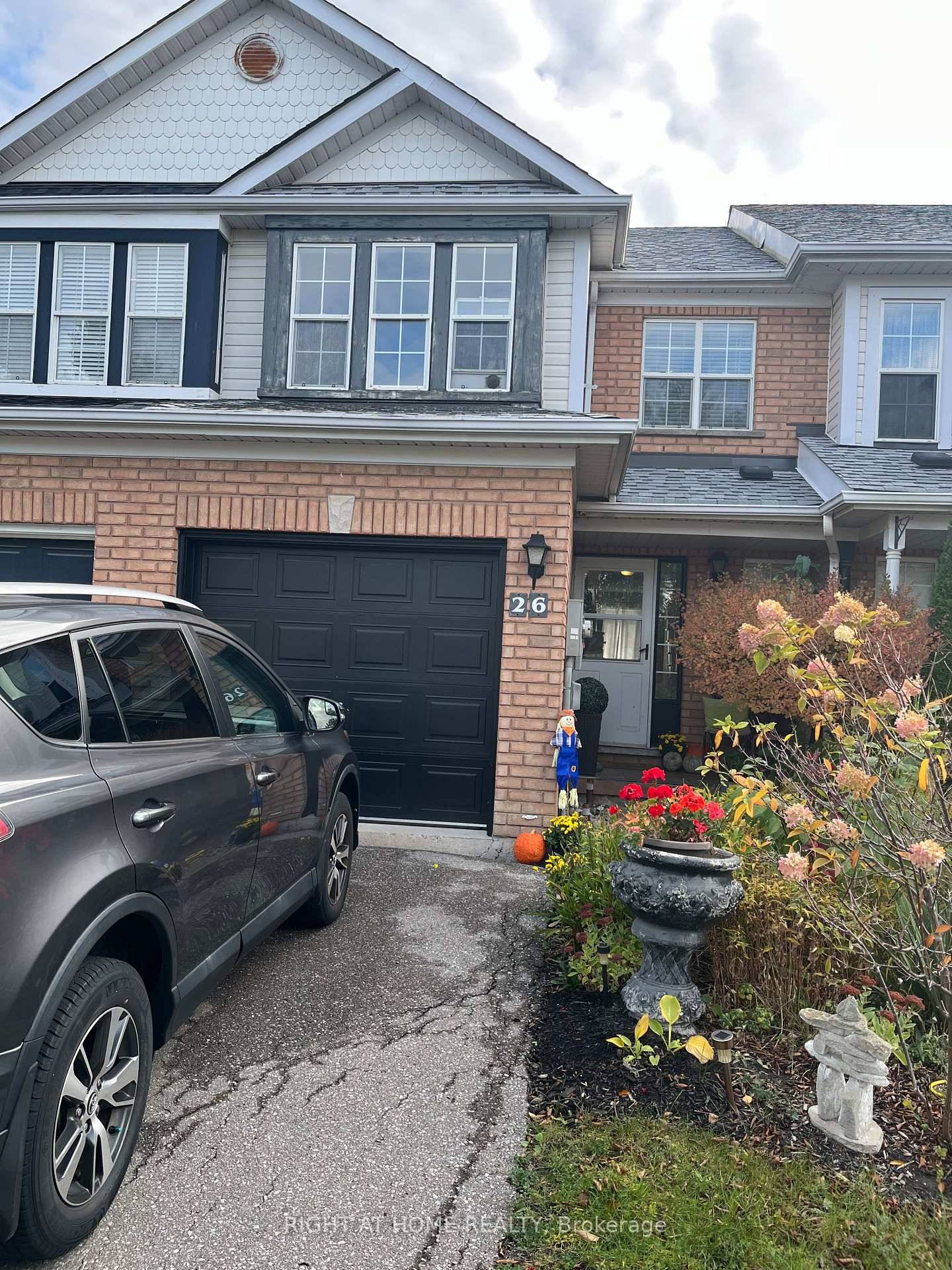 Nestled in the family friendly neighbourhood of Simcoe Landing, this charming house is perfect for those seeking comfort and convenience.