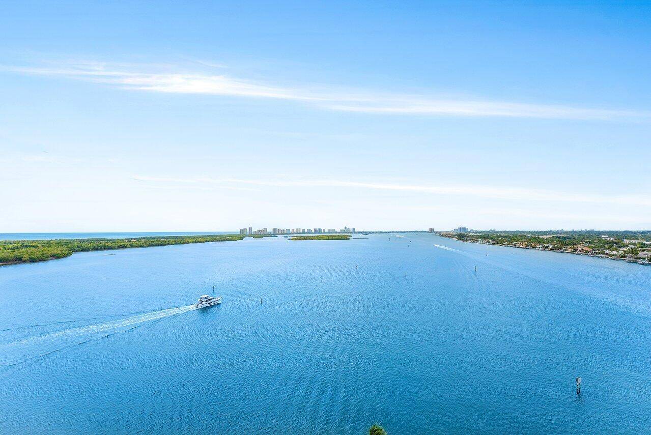 This rarely available 15th floor residence at Lake Point Tower is located in one of Palm Beach County's most prestigious addresses.