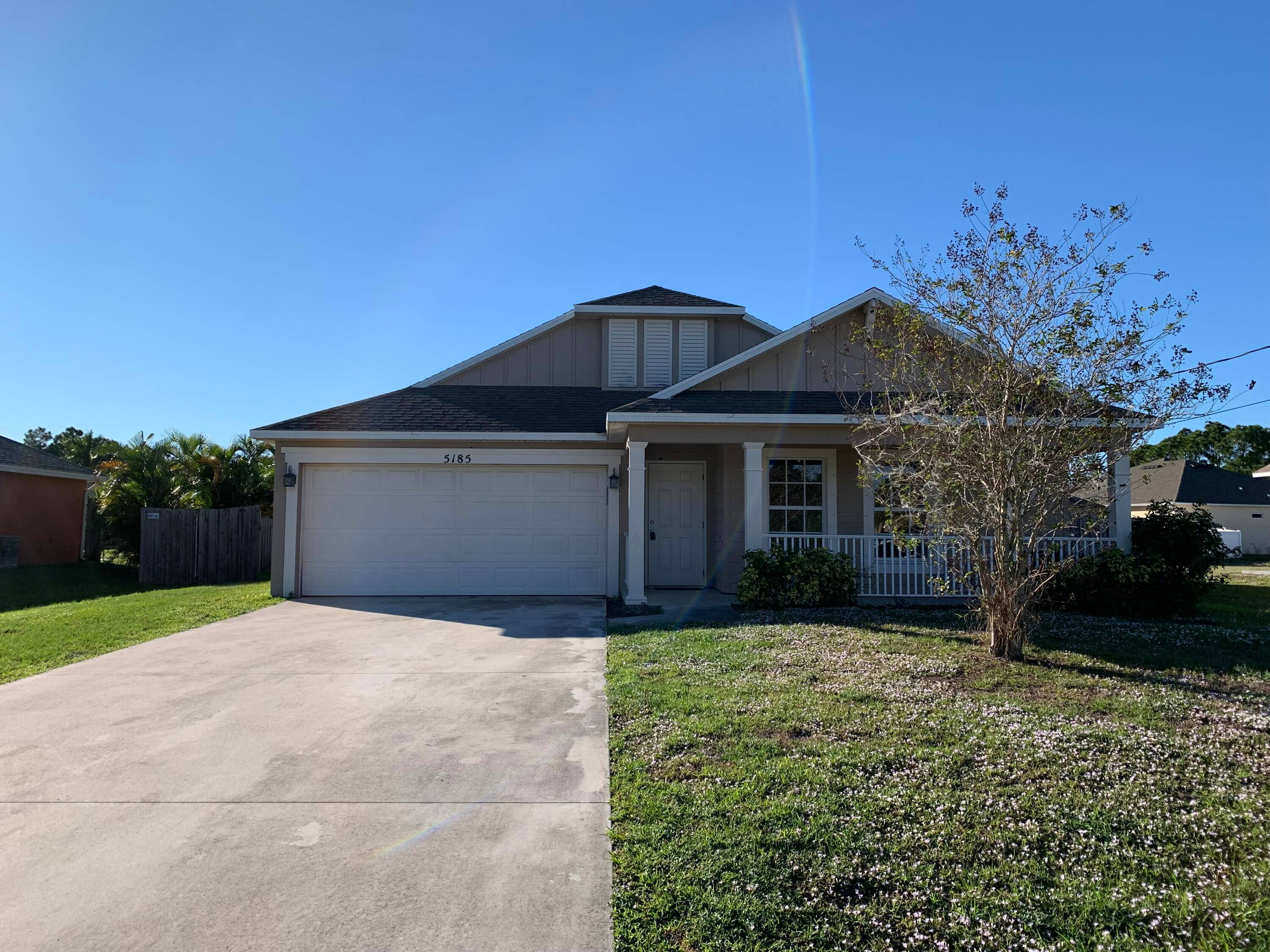 3 2 2 CBS home located in a desirable location close to schools, shopping, I95, and the Mets stadium.