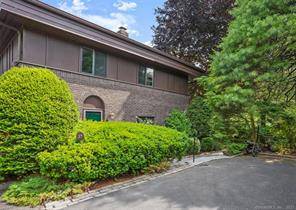 Spectacular end unit in coveted Canaan Close !
