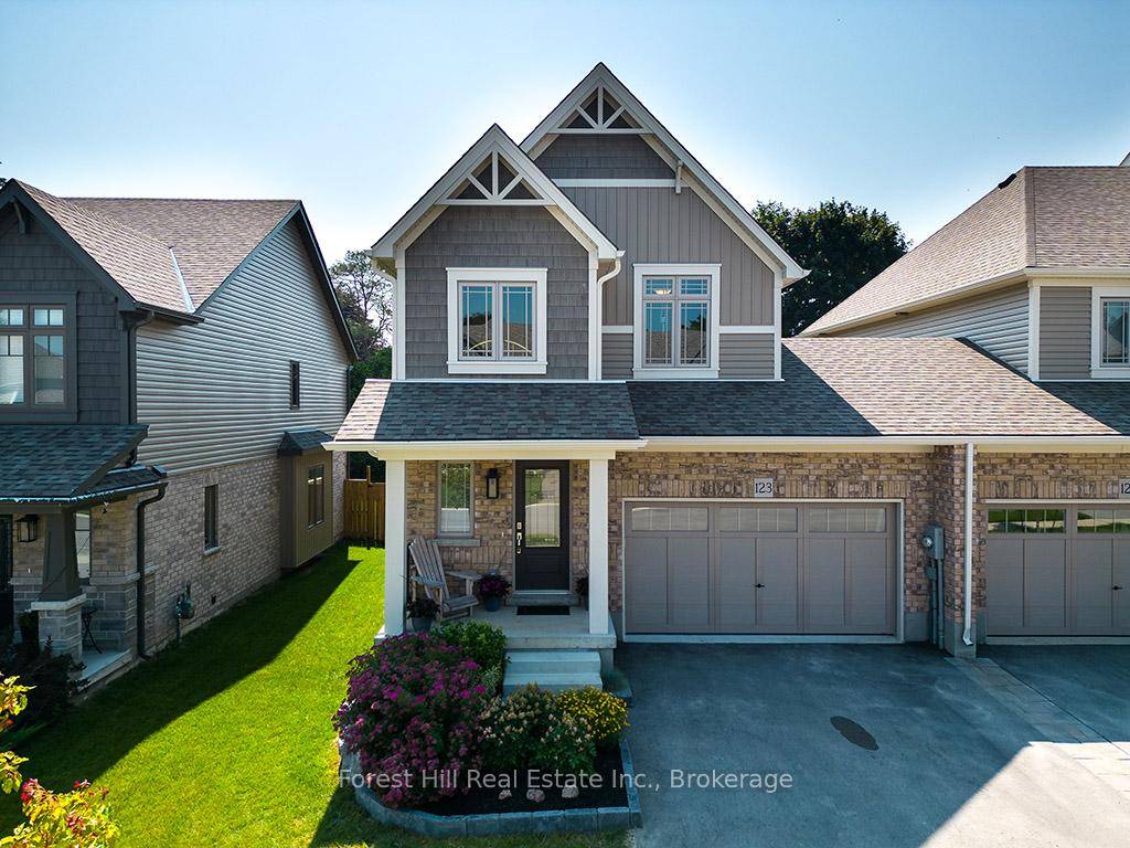 Perfect for first time buyers or a young family, this bright amp ; modern Devonleigh built end unit freehold townhouse received many upgrades amp ; is move in ready !