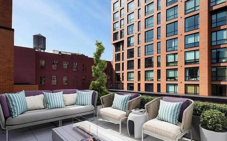 TERRACE LOVERS DREAM. TOP FLOOR 2BR WITH PRIVATE OUTDOOR SPACE !