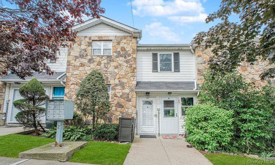 Welcome to this charming and well maintained top floor townhouse style condo unit in the desirable Willowbrook community, located in the heart of the Meiers Corners Willowbrook area of Staten ...