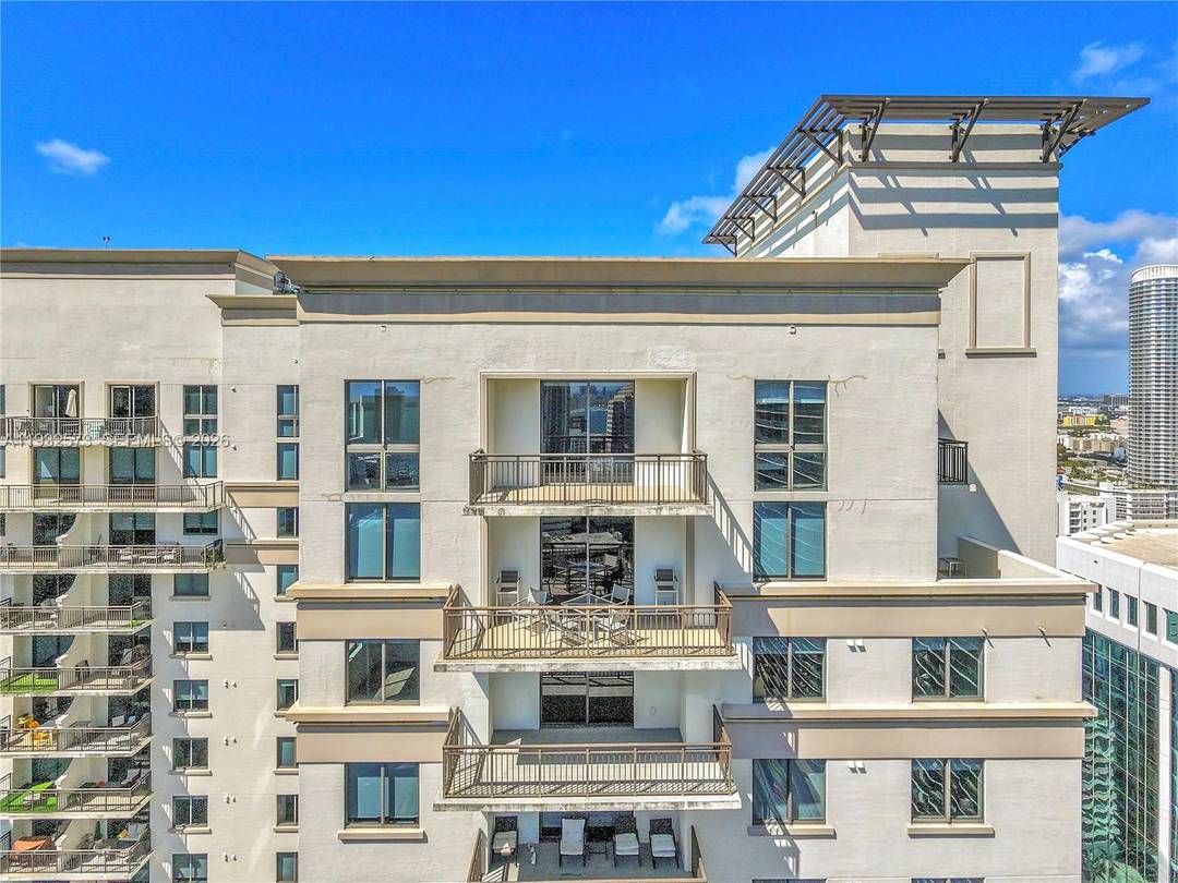 Beautifully furnished penthouse with water view and large balcony.