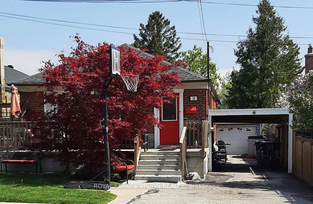 Urban convenience with suburban charm nestled in the desirable community of Dorset park amp ; sits on a large lot backing onto nice open greenspace NO hydro field.