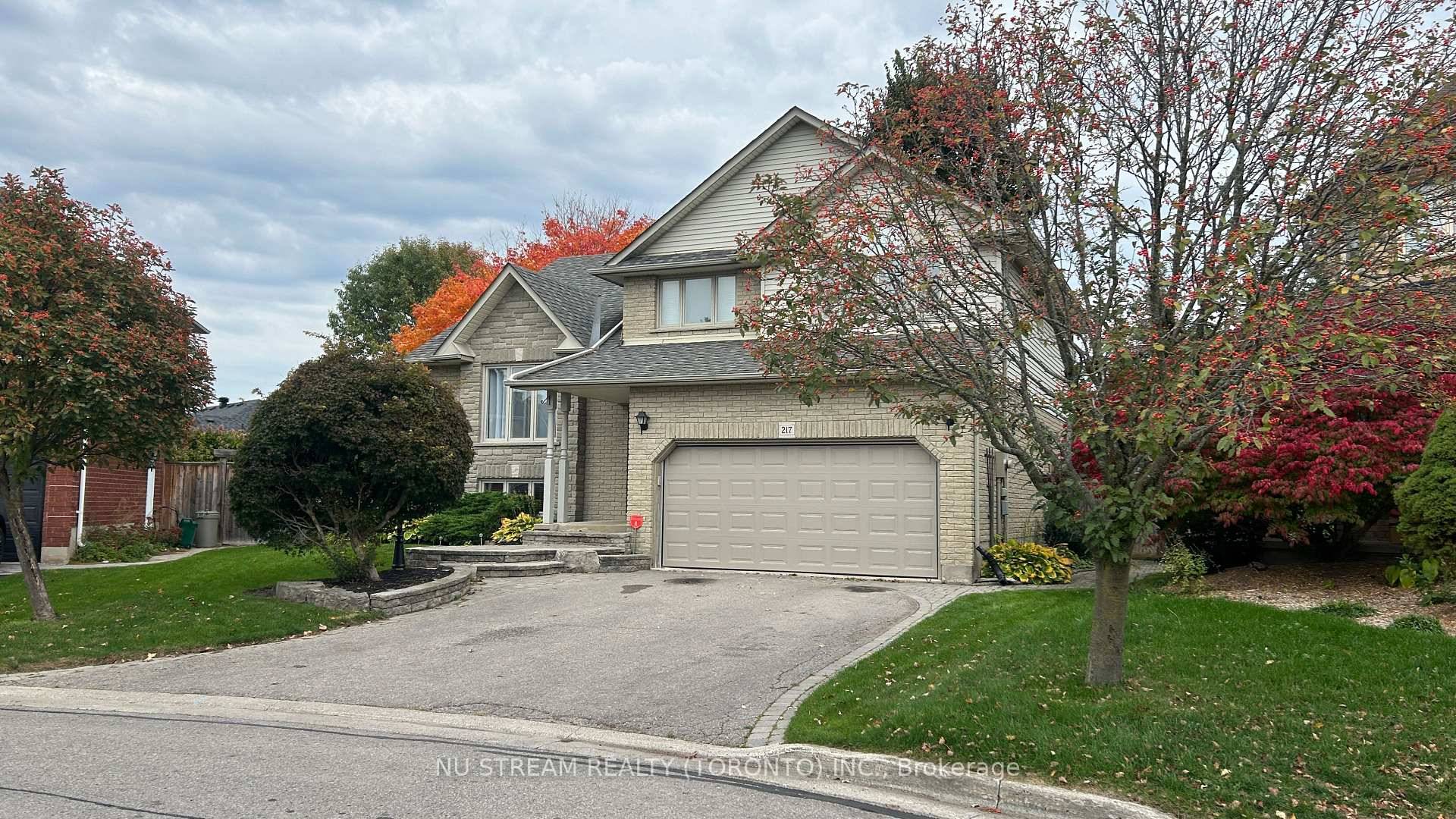 Perfect Family Home on a Quiet Cul de Sac !