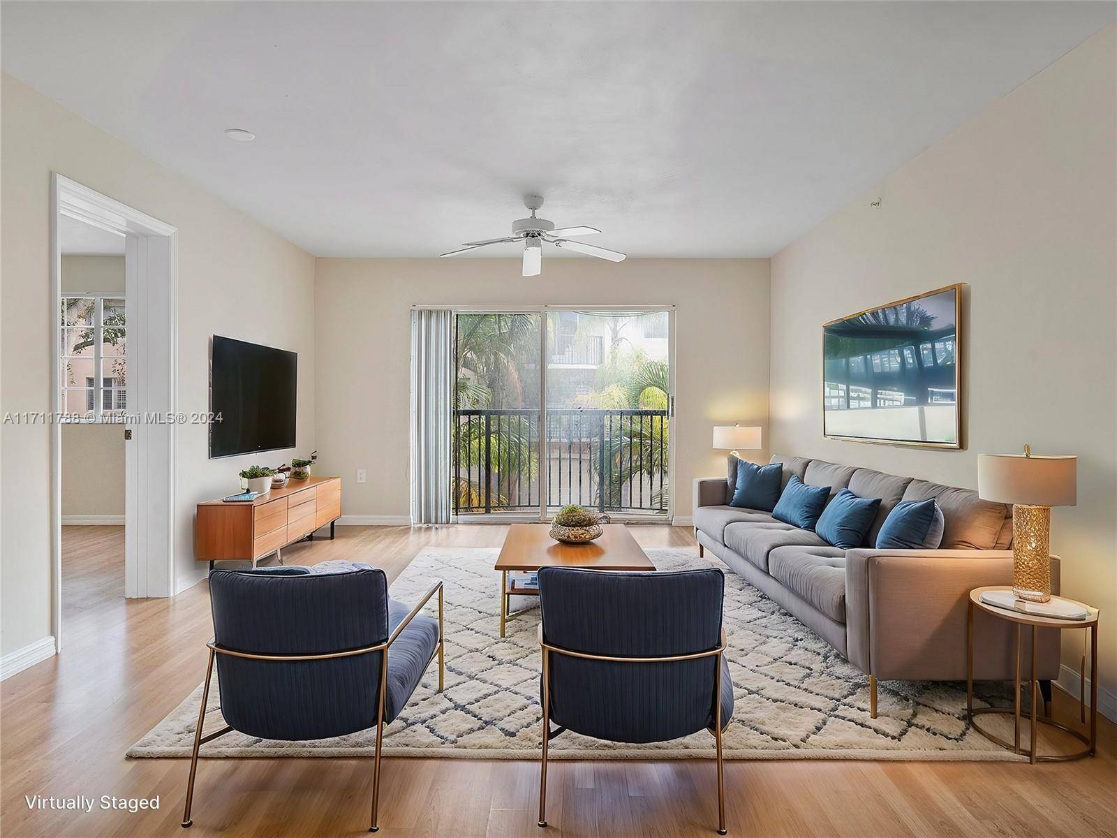 Beautifully maintained 2 bedroom, 2 bathroom townhouse in the heart of Fort Lauderdale.