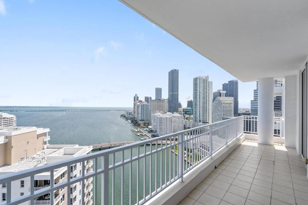 STOP LOOKING ! ! ! Unobstructed and spectacular view, 3 bedrooms, 3 baths in desirable 03 line at the prestigious Courts on the exclusive island of Brickell Key.