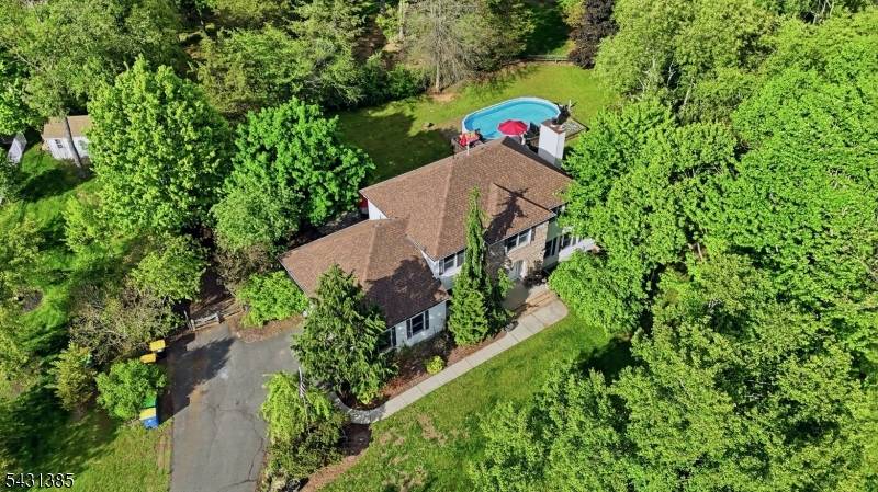 Space, privacy, and a backyard built for entertaining !