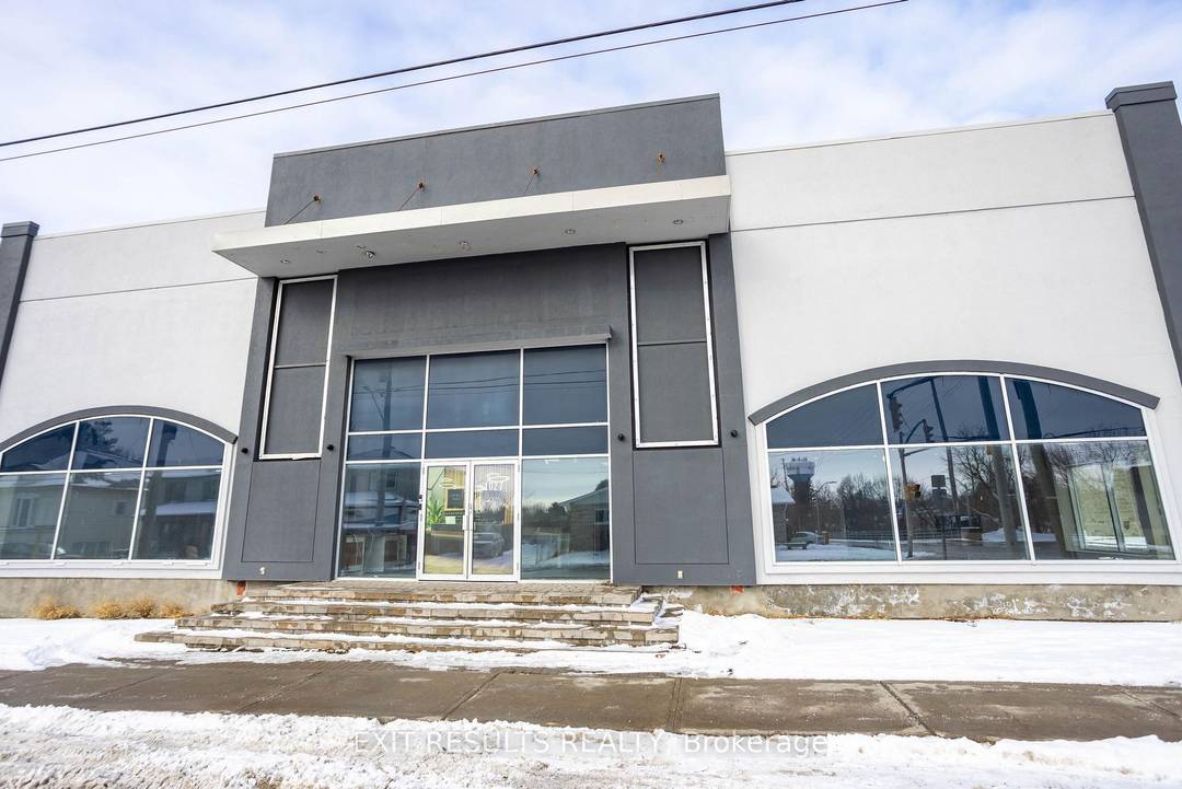 Prime retail and mixed use investment opportunity for investors and developers in one of Embrun's fastest growing commercial corridors.