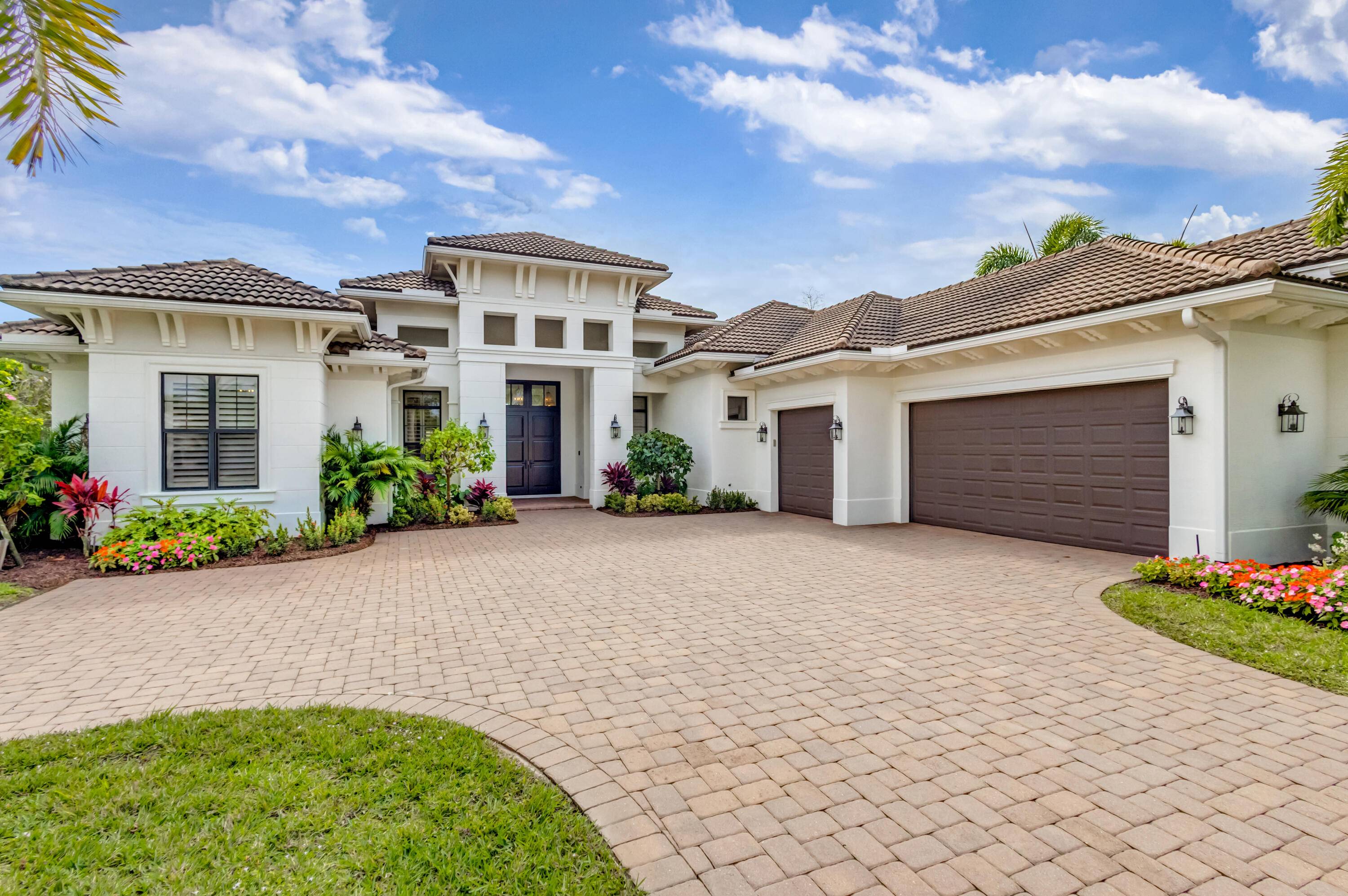 Welcome to a luxurious 4 bedroom, 4.