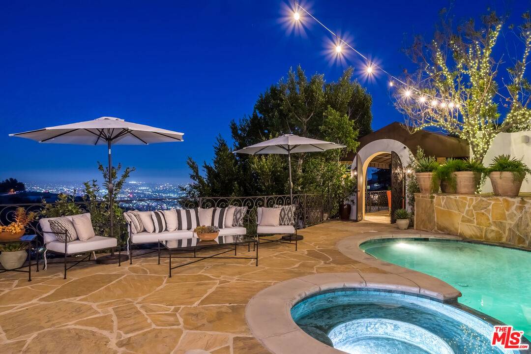 8149 Mannix Dr 3BR Hollywood Hills East La