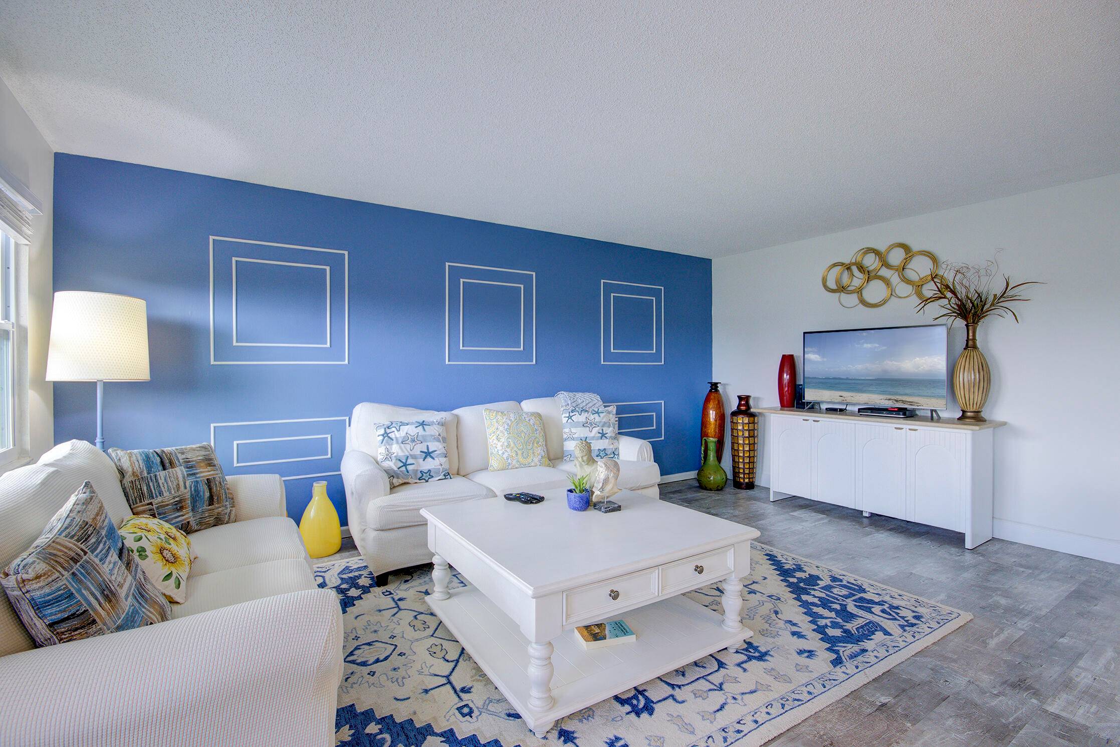 RESORT STYLE LIVING AT ITS BEST IN THIS 55 COMMUNITY.