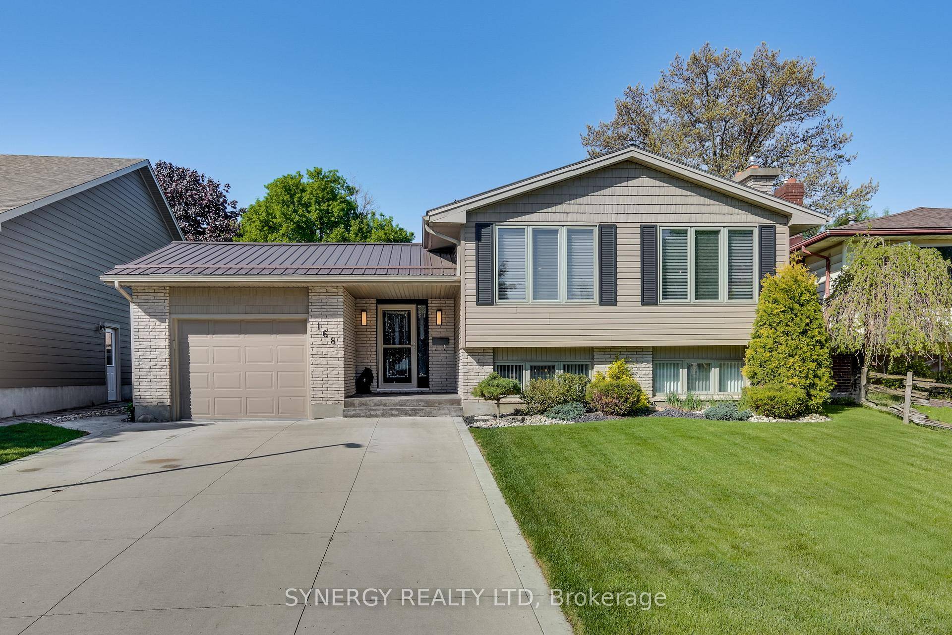 Presenting a beautifully updated 3 1 bedroom, 2 bathroom, 3 level side split, ideally situated in a great neighbourhood on a very spacious lot.