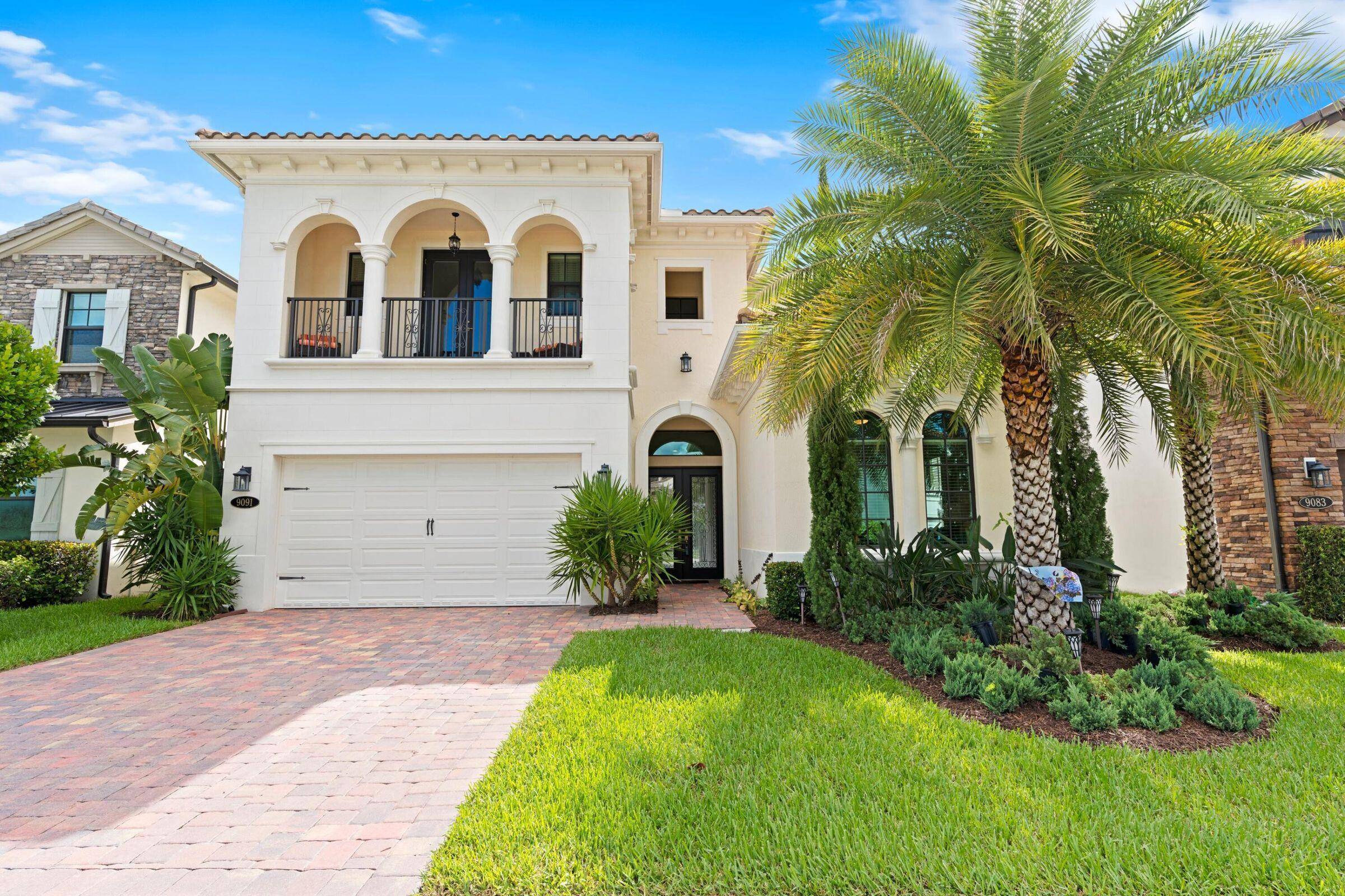 Stunning Lakefront 4BR 4.