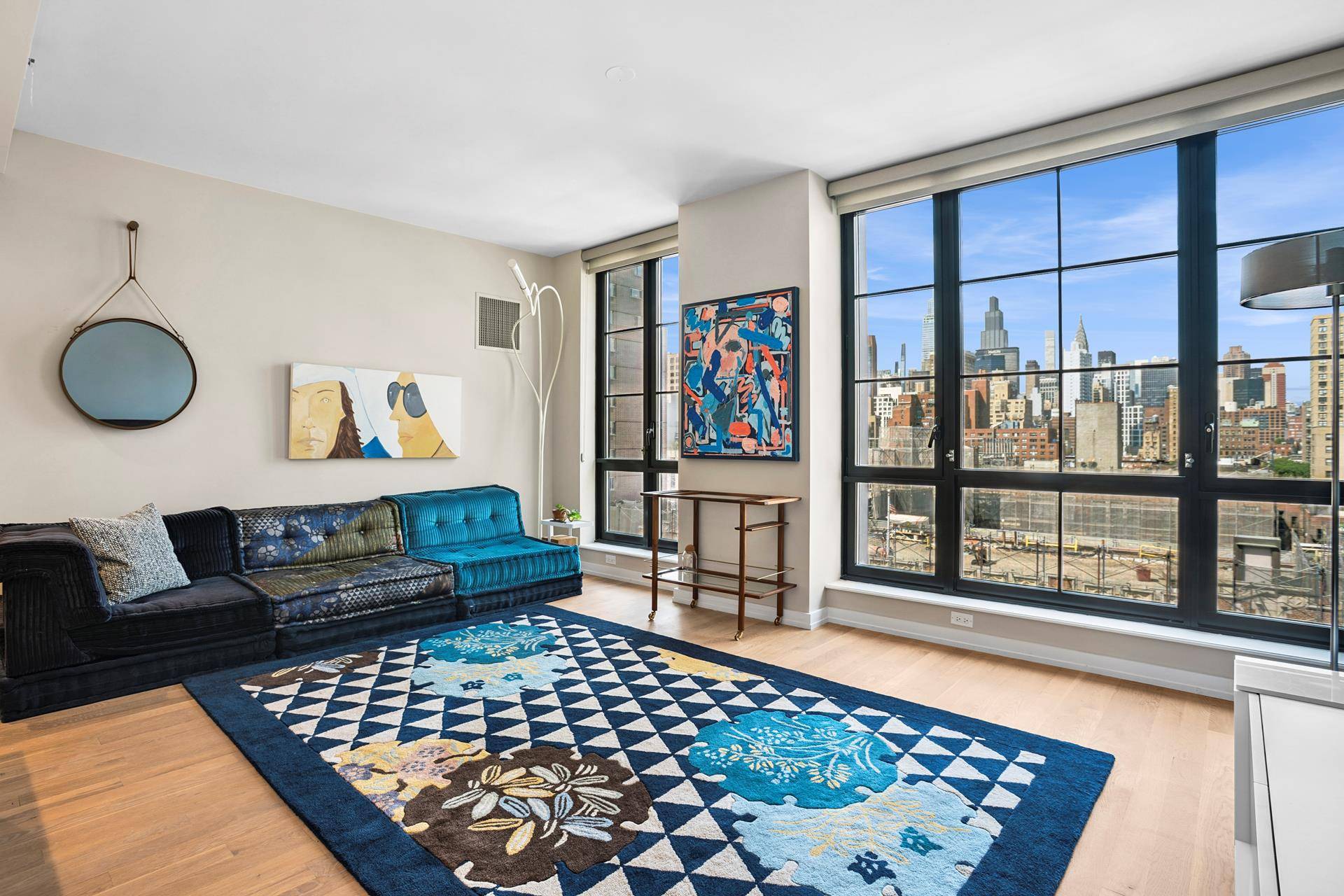 Perched on a high floor, this flawless one bedroom residence offers iconic open north facing views of the Chrysler Building through dramatic floor to ceiling industrial style casement windows.