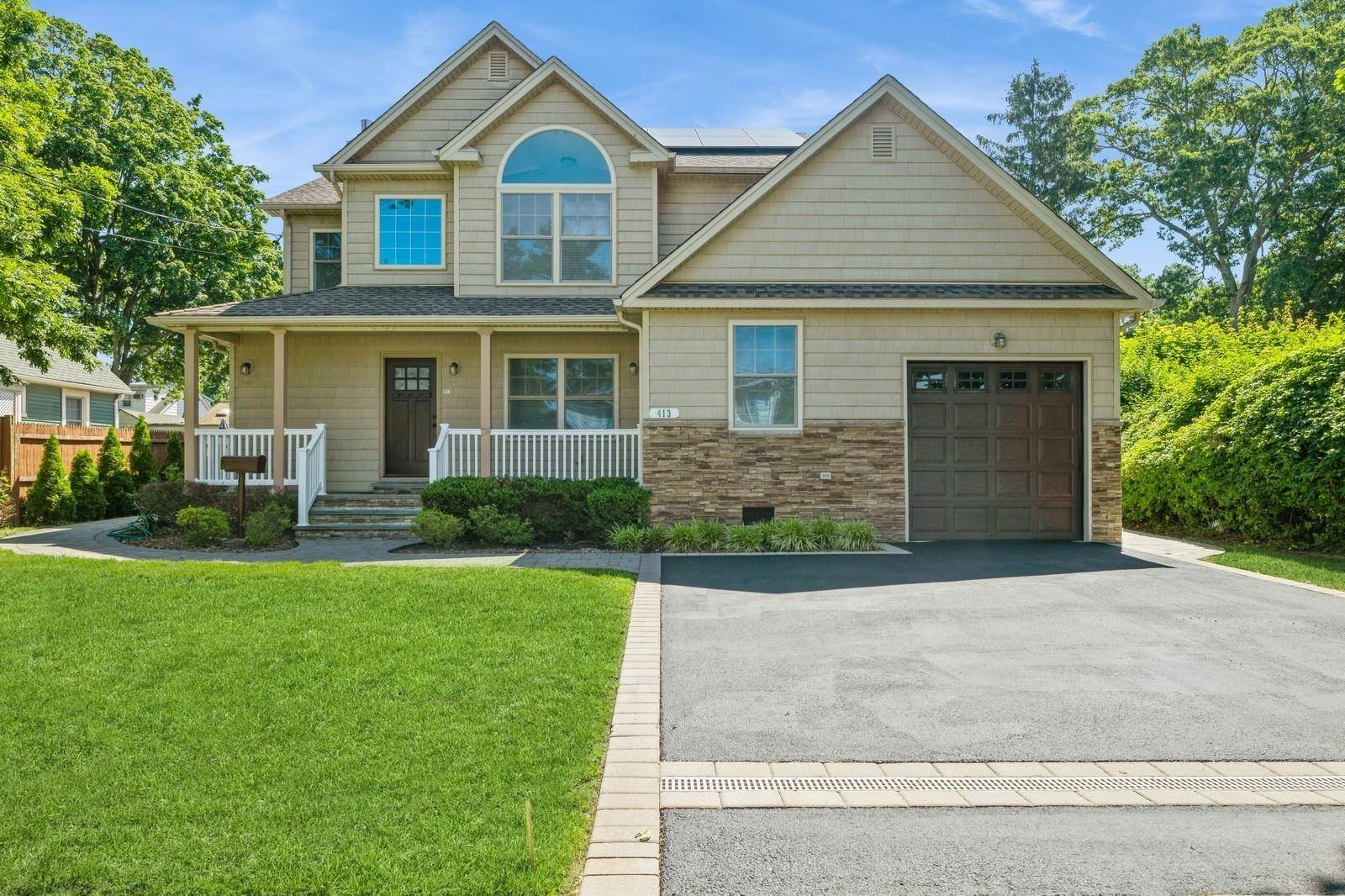 Beautifully maintained 5 bedroom, 4.