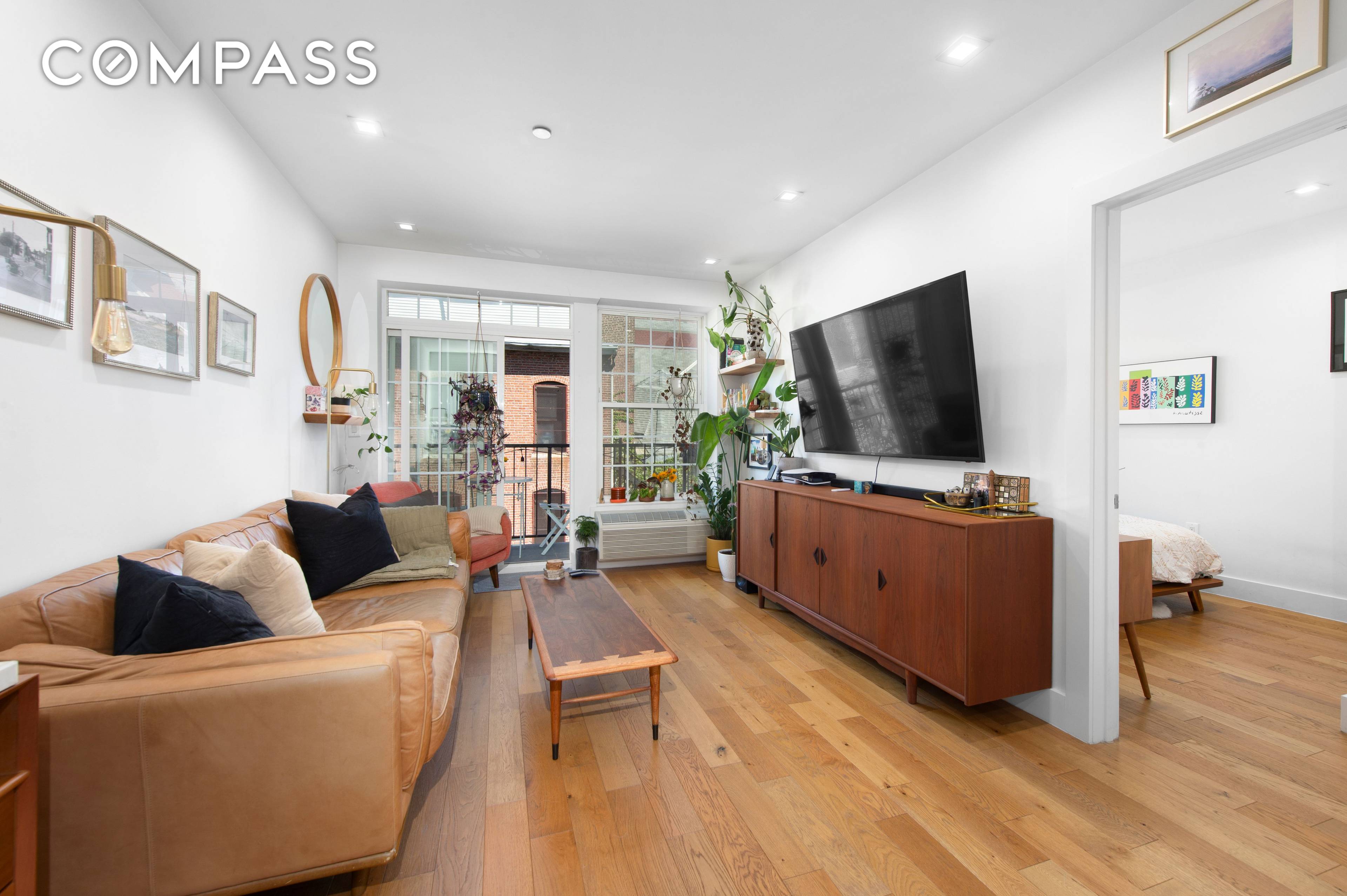 Welcome to this sunny, king sized 1 bedroom unit in a modern building with on site garage parking, a gym, elevator, and a furnished rooftop with sweeping skyline views.