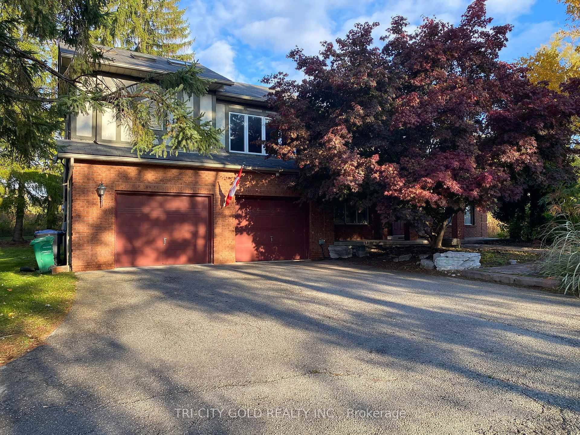 Welcome to this rare opportunity in Brampton West a beautifully maintained detached 4 bedroom home with a fully finished basement, set on an incredible 16 acres of private land.