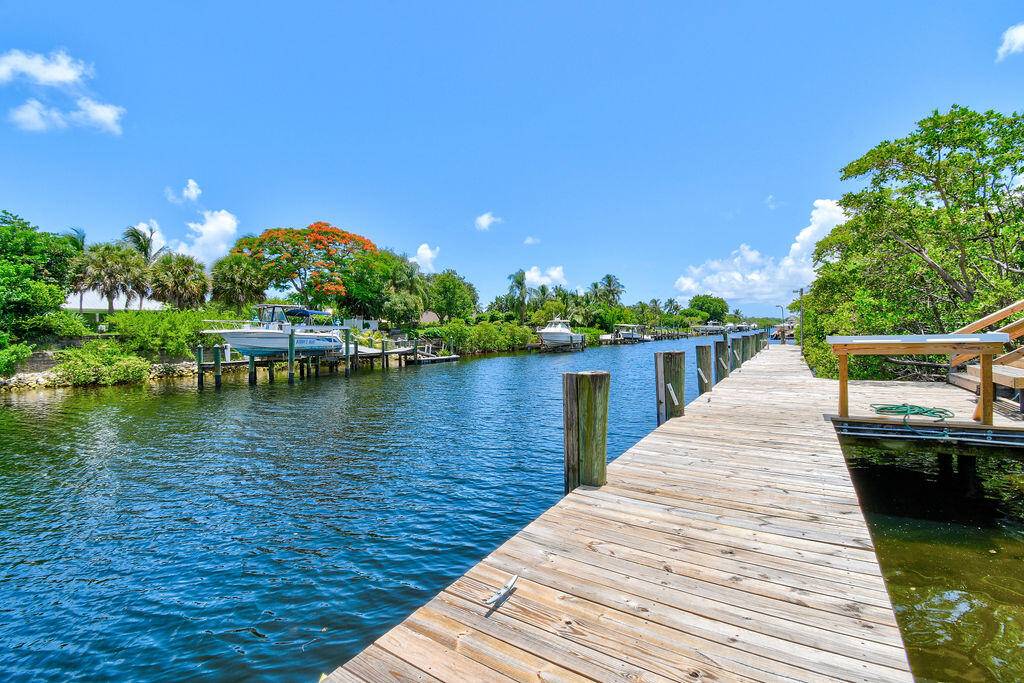 Experience the ultimate coastal lifestyle in this beautifully updated 2 bedroom, 1 bathroom condo located in the desirable Earman Villas community.