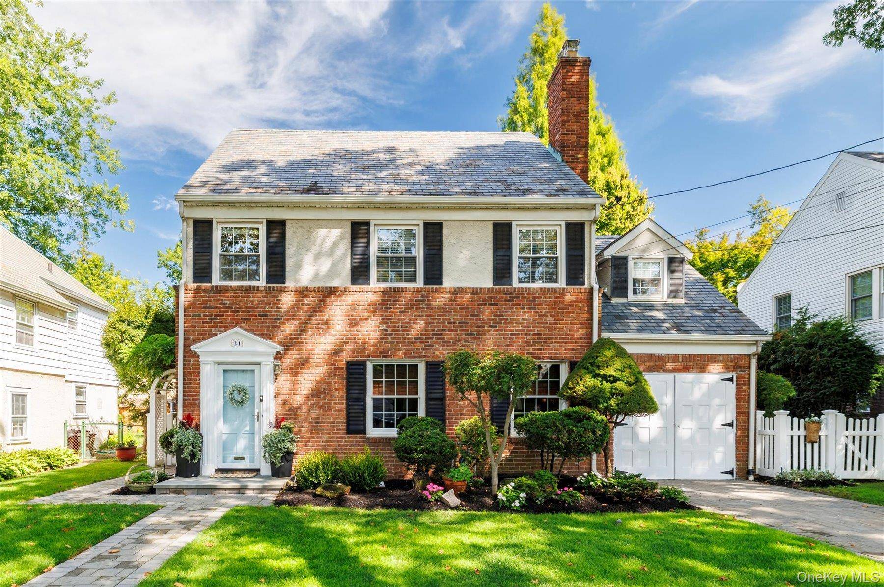 Spacious Side Hall Colonial featuring 4 bedrooms, 1.