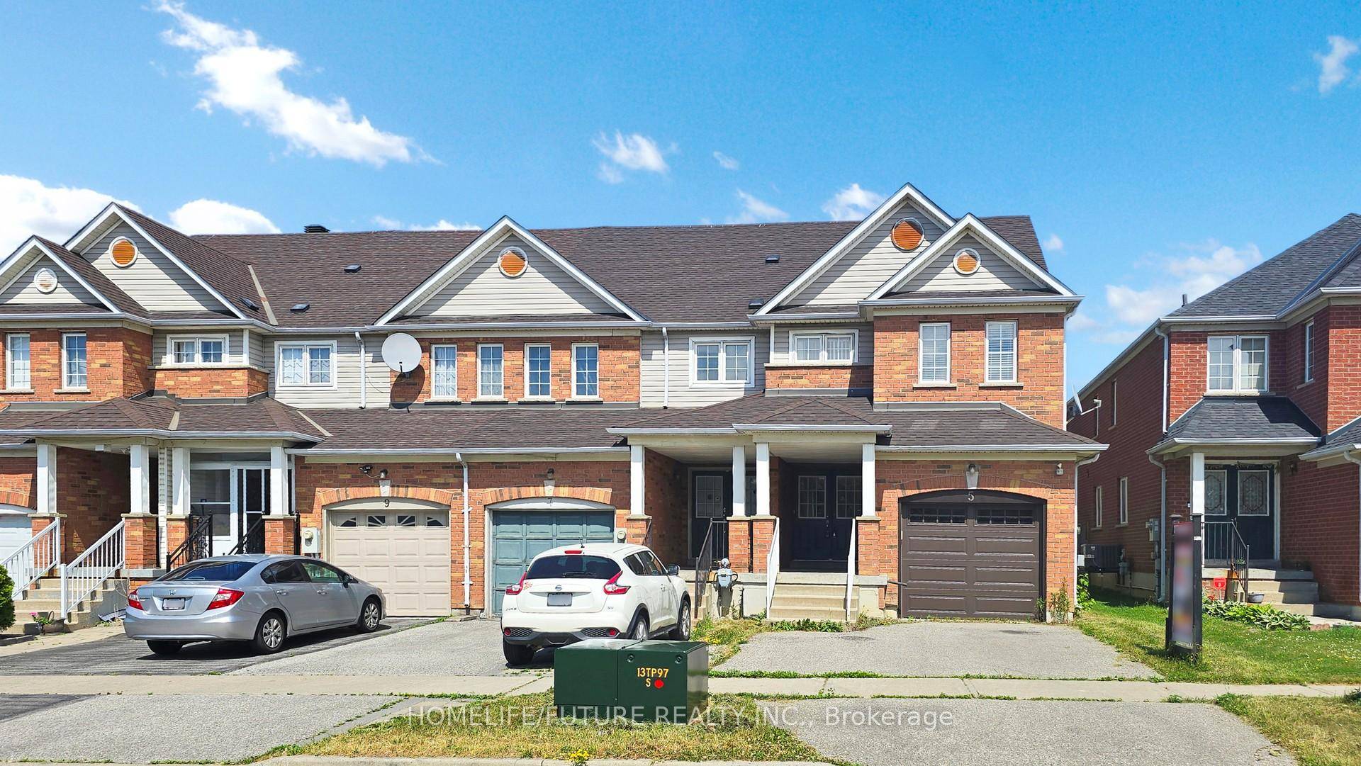 Welcome To This Beautifully Maintained And Freshly Painted 3 Bedroom, 3 Bathroom End Unit Townhome, Nestled In The Highly Desirable Cedarwood Neighborhood Of Markham.