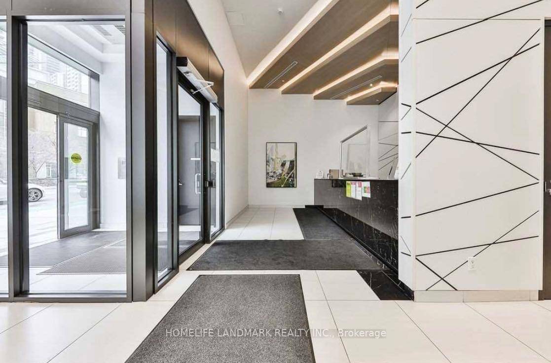Spectacular One Bedroom Condo Unit, 4Pc Washroom, High Ceilings, Laminate Flooring Through Out, S.