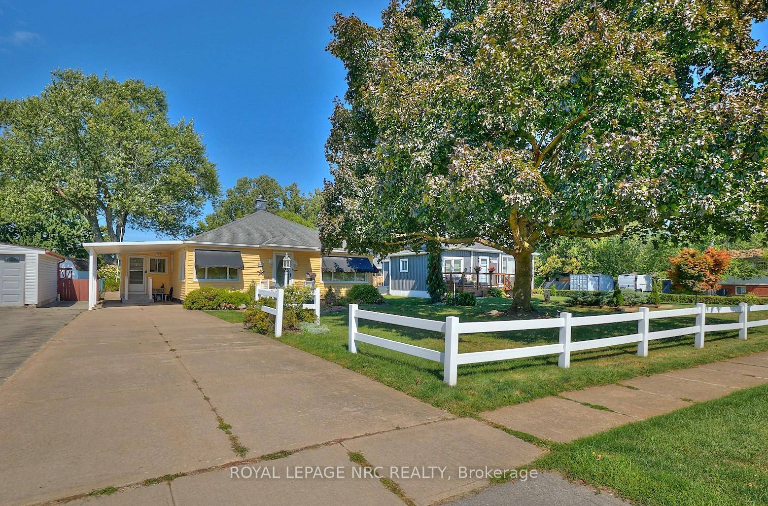 Well maintained 2 1 bedroom, 2 bathroom home on a large 60' x 185' lot situated across the street from Chippawa Lions Park in the quiet community of Chippawa.