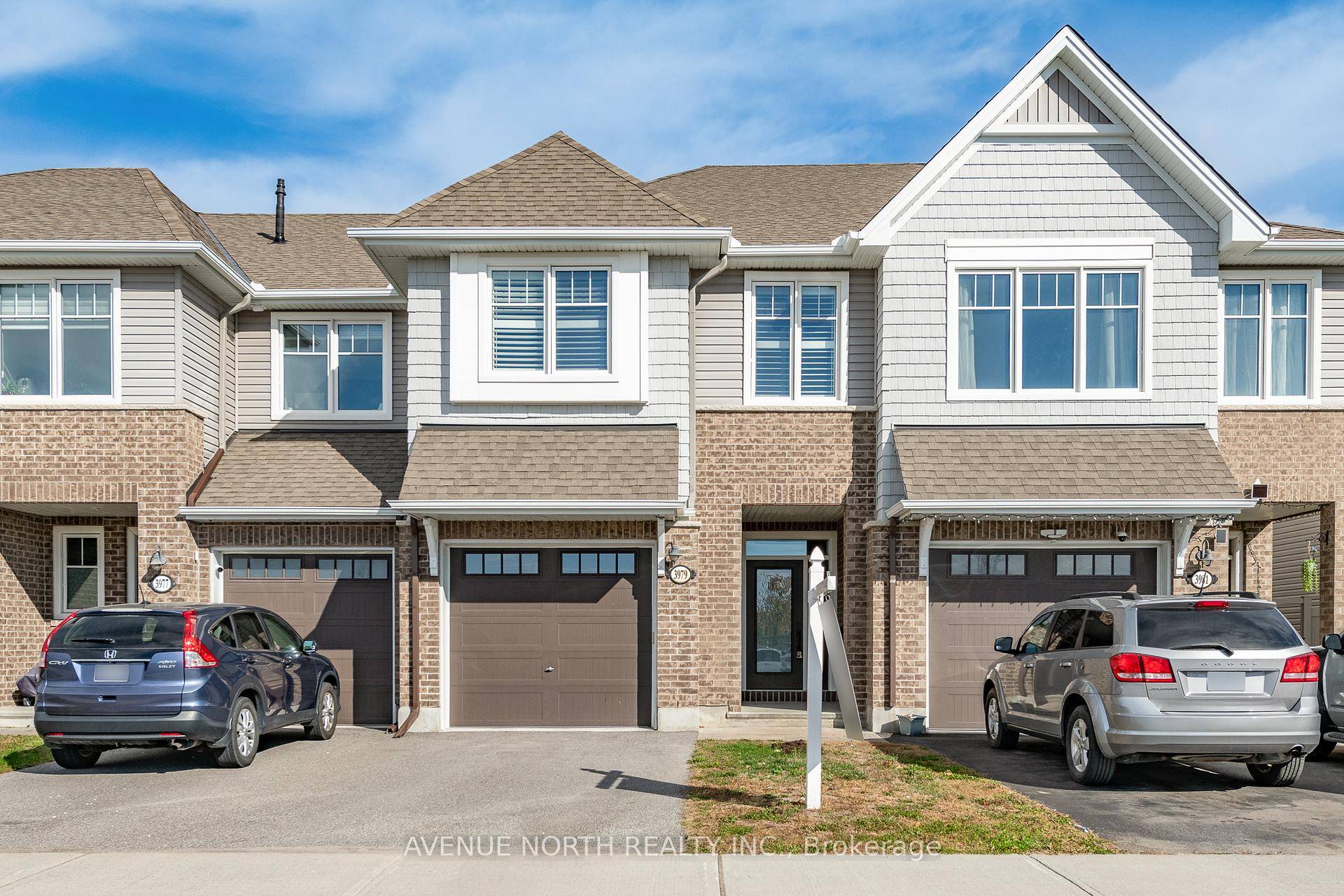 Built in 2020, this stunning 3 bed, 3 bath Tamarack Chelsea model 2, 125 sq.