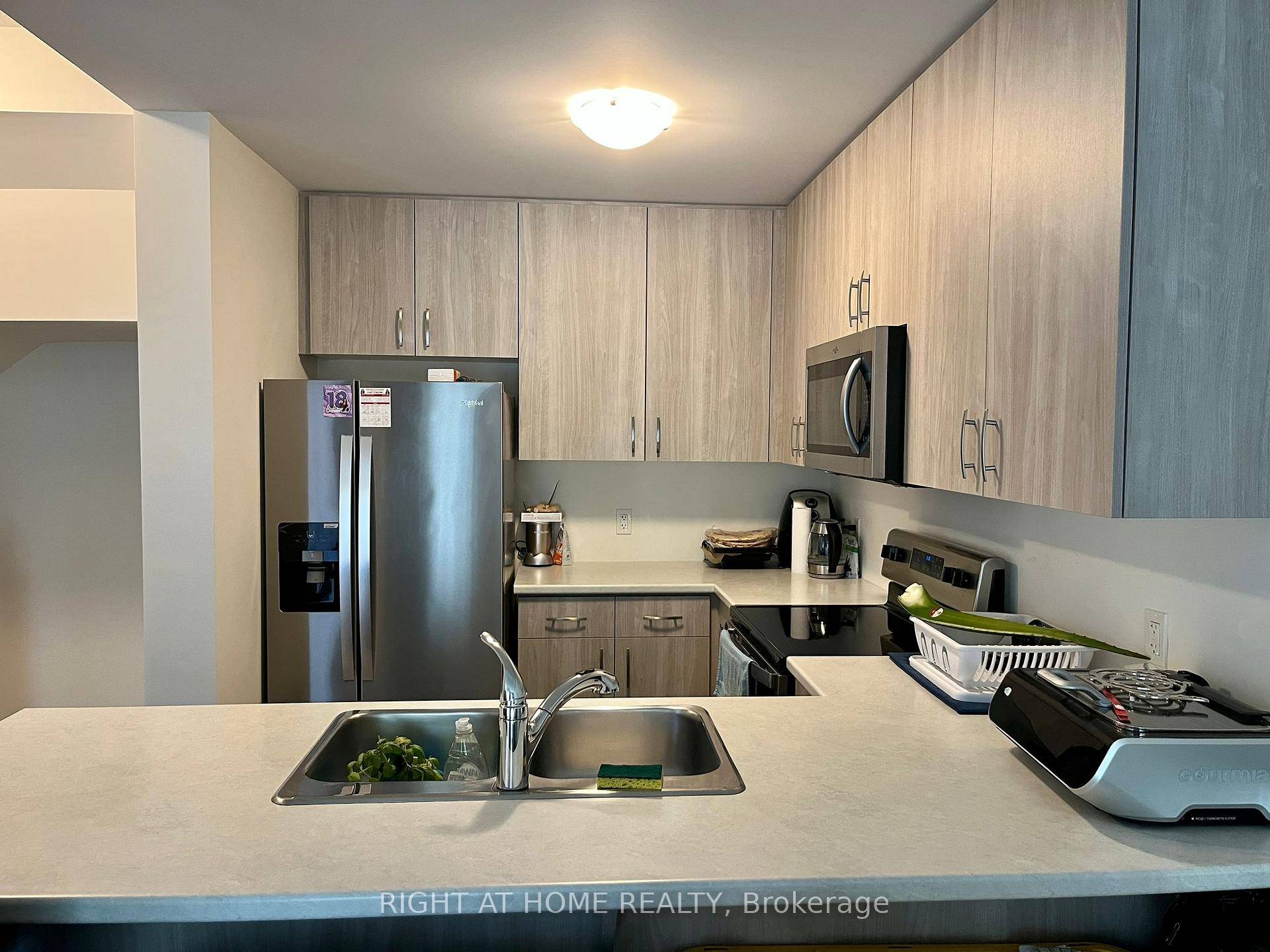 2 Bedrooms Den, 2 Bath, Single Car Garage Private Driveway, Modern Kitchen with Stainless Steel Appliances amp ; Breakfast Bar.