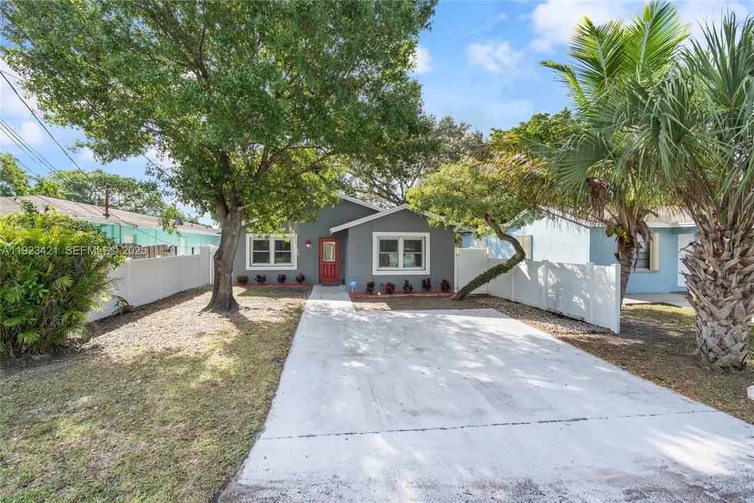 Welcome home to this wonderfully cozy 3 bedroom, 2 bath residence located in the heart of East Oakland Park.