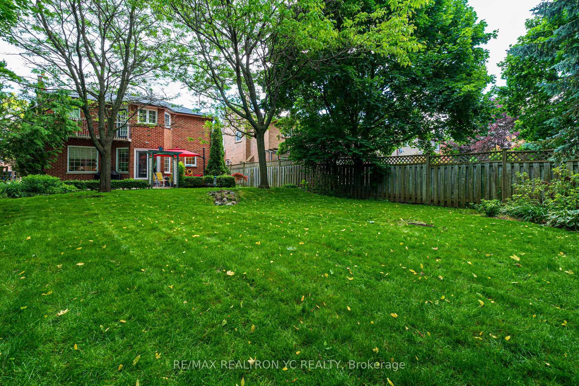 Very spacious open backyard Lawn cutting to be provided by landlord !