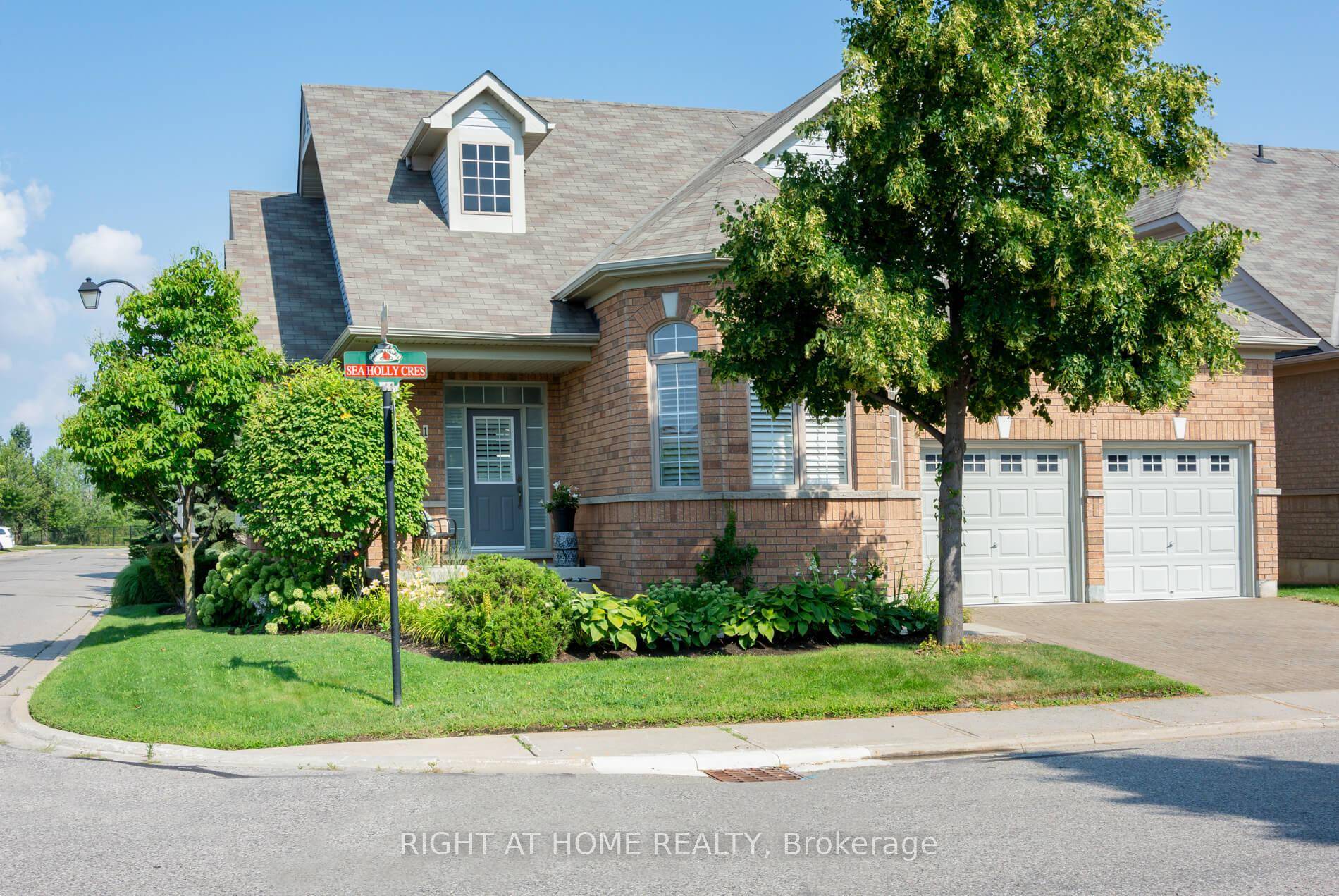 Welcome to The Juliet Rose a beautiful 2 Bedroom 2 Bathroom Bungaloft in Rosedale Village.