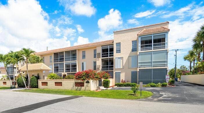 Charming 1BR 1. 5BA condo in East Boca !