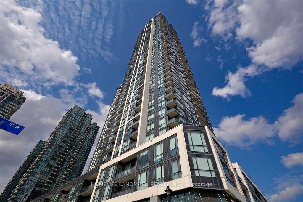 Luxury Lower Penthouse Condo In The Heart Of Square One Community.