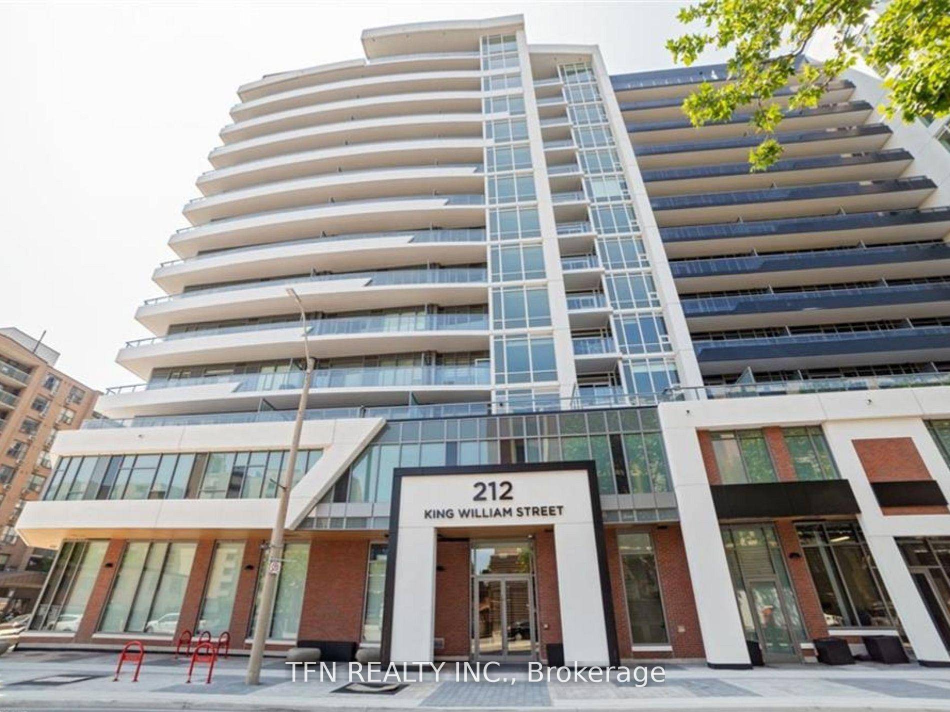 Located high on the ninth floor, this 540 sqft one bedroom condo offers the perfect blend of modern living and urban convenience.