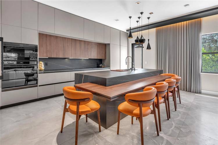 PICTURES ARE REAL ! Luxury amp ; comfort meet in this stunning 5BR 4.