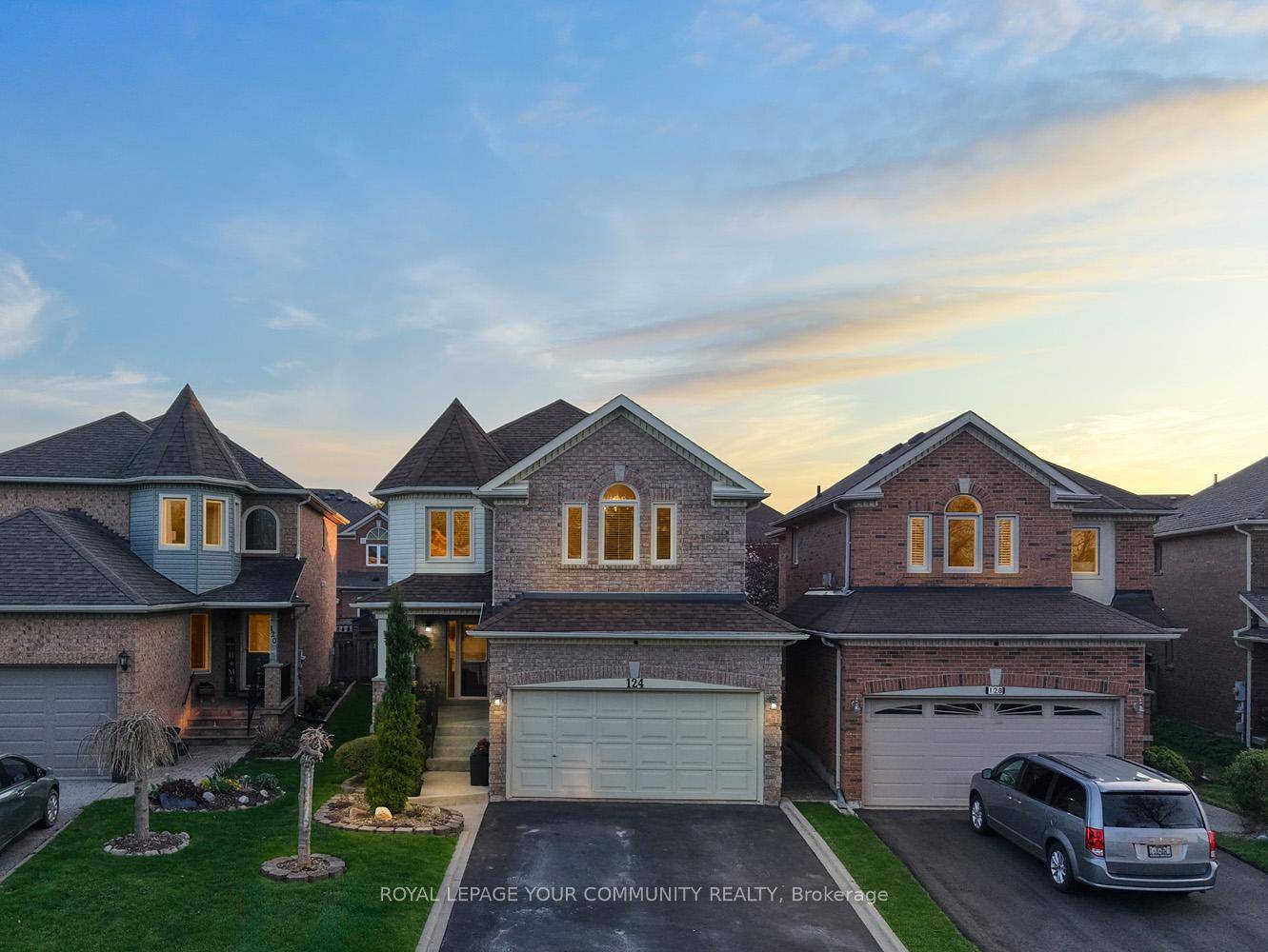 Location, Location ! Welcome to 124 Rushbrook Drive Situated in one of Newmarket's most prestigious neighbourhoods, this beautifully maintained 4 bedroom home offers exceptional comfort and style.