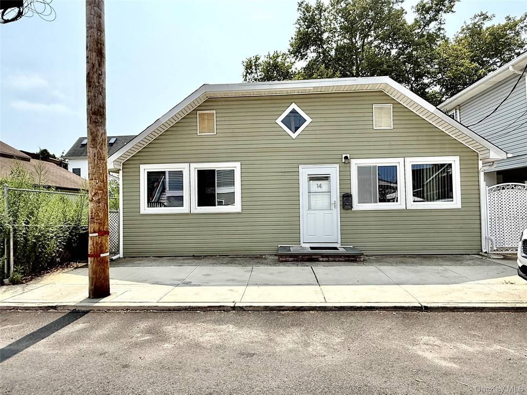 Welcome to 14 Center Pl this home offers an assumable mortgage with a very low rate and low taxes.