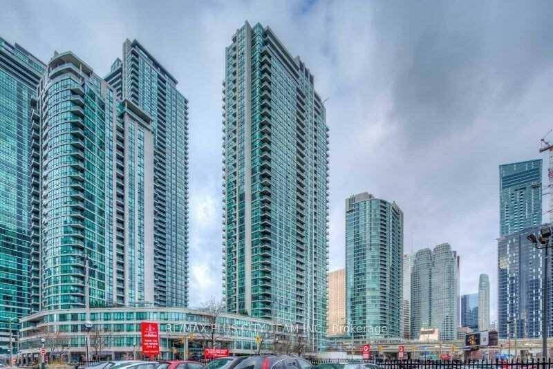 Welcome to this bright and functional 1 bedroom condo at 16 Yonge Street, offering 610 sq.