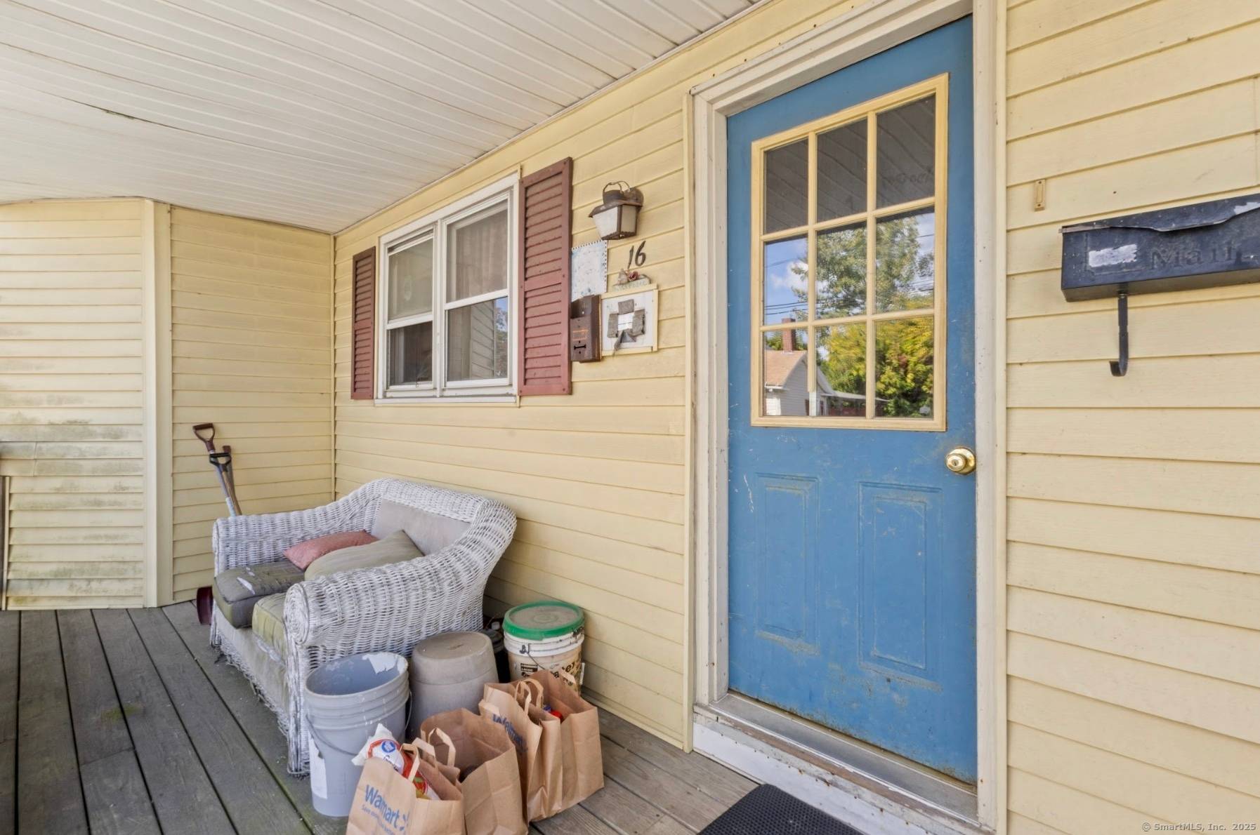Fantastic investment opportunity with this well maintained 4 family home in a prime Putnam location.